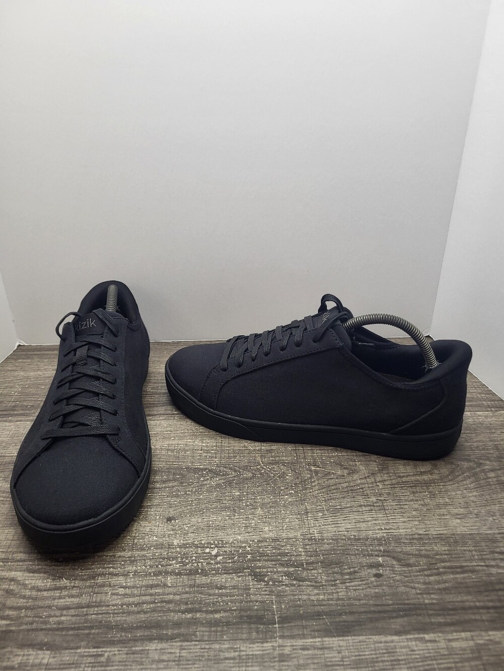 Kizik Irvine Sneakers Shoes Breathable Stretch Slip On Men's Size 10 Blackout
